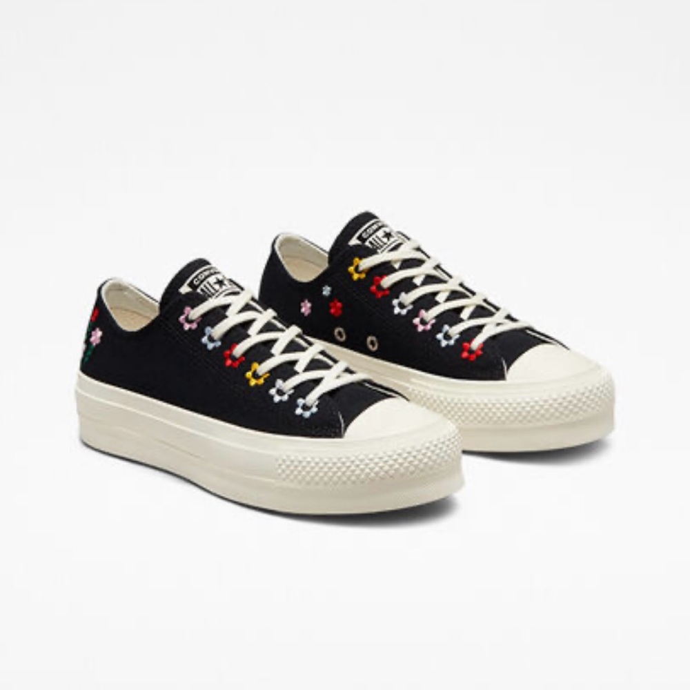 Converse Chuck Taylor All Star Lift Platform Floral Embroidery Low Top
